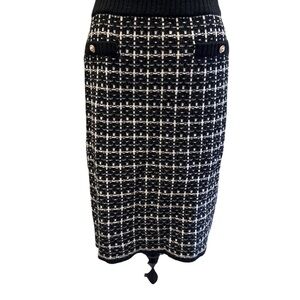 CALLIGRAPHY Tweed Knit Skirt black and white with gorgeous design